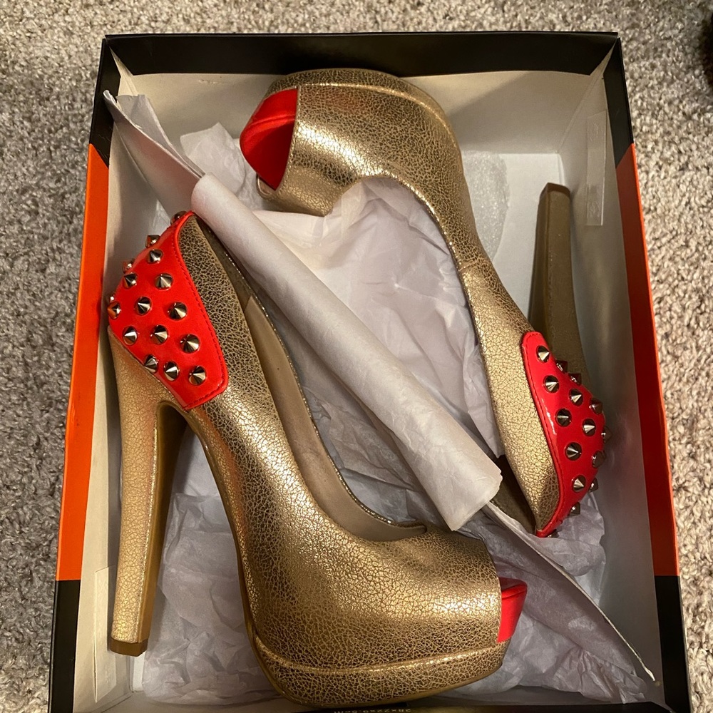 G by Guess Heels